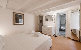 Santa Croce Palace By Mmega